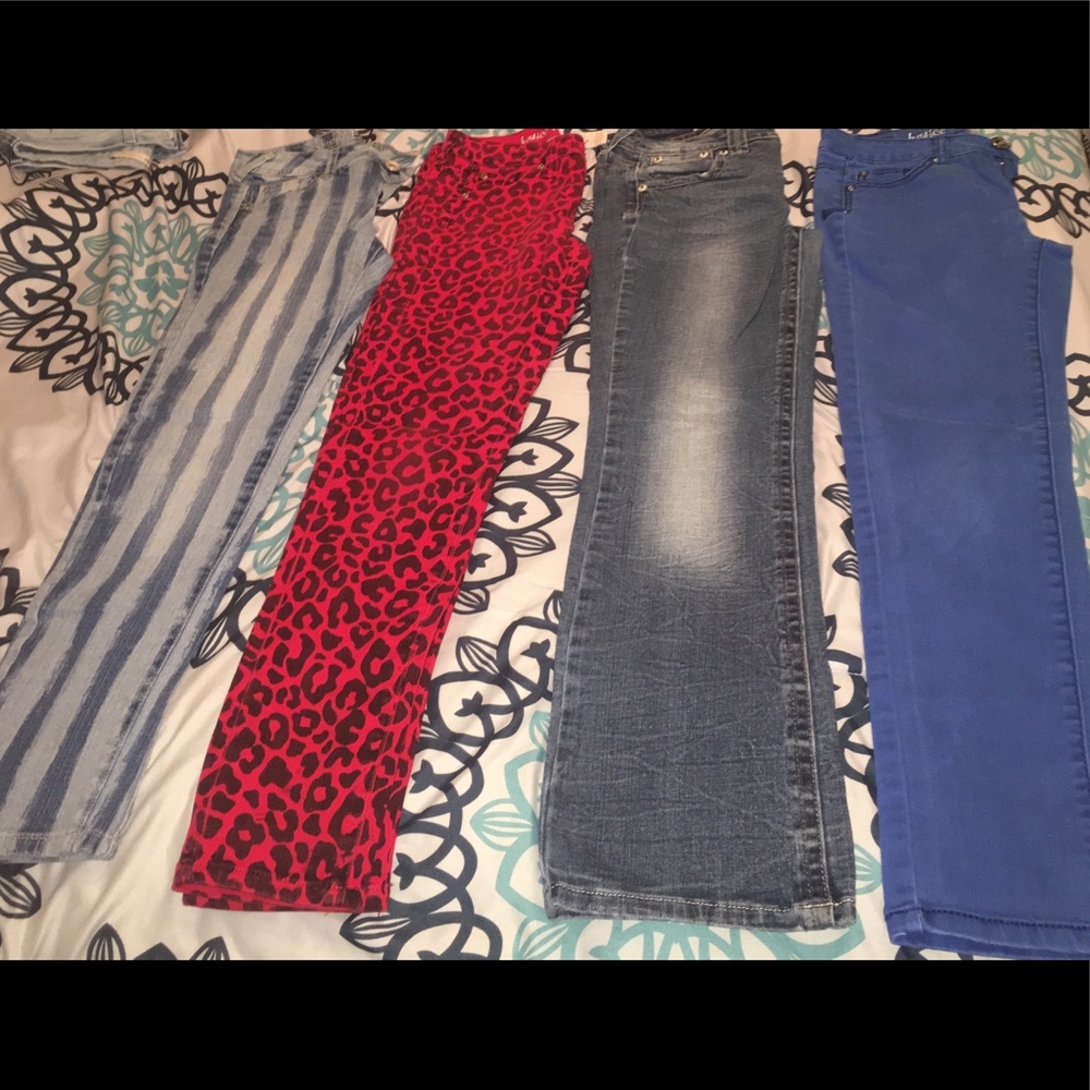 Bundle of jeans 👖!!